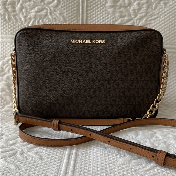 MICHAEL KORS Jet Set Large Printed Logo Crossbody Bag Brown Gold - Picture 1 of 13